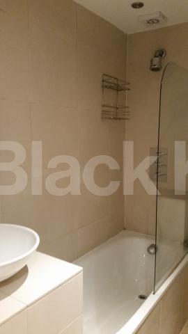 			LET , 2 Bedroom, 1 bath, 1 reception Apartment			 Bedford Road, Clapham North